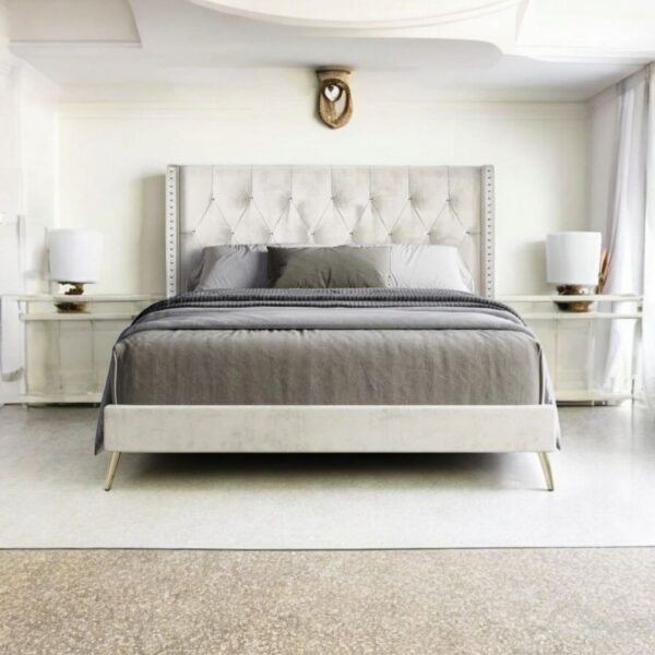 Solint Upholstered Wingback Velvet Bed